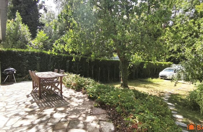 Une maison discrète qui cache un joli privilège — photo 3