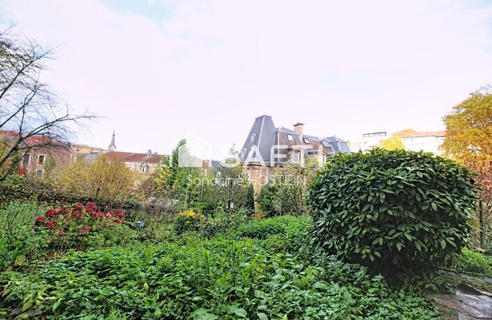 Appartement Duplex avec 3 chambres-mezzanine-caves-garage et jardin! — photo 2