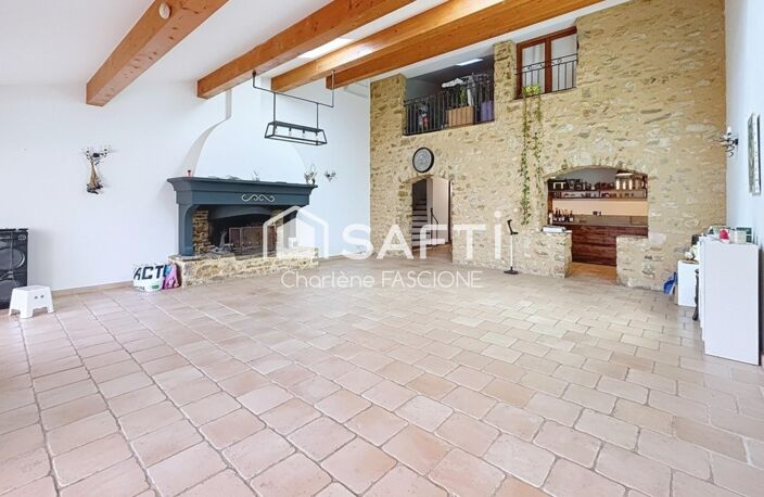 Le charme de l'ancien, le confort d'aujourd'hui et un extérieur exceptionnel en cœur de village ! — photo 2