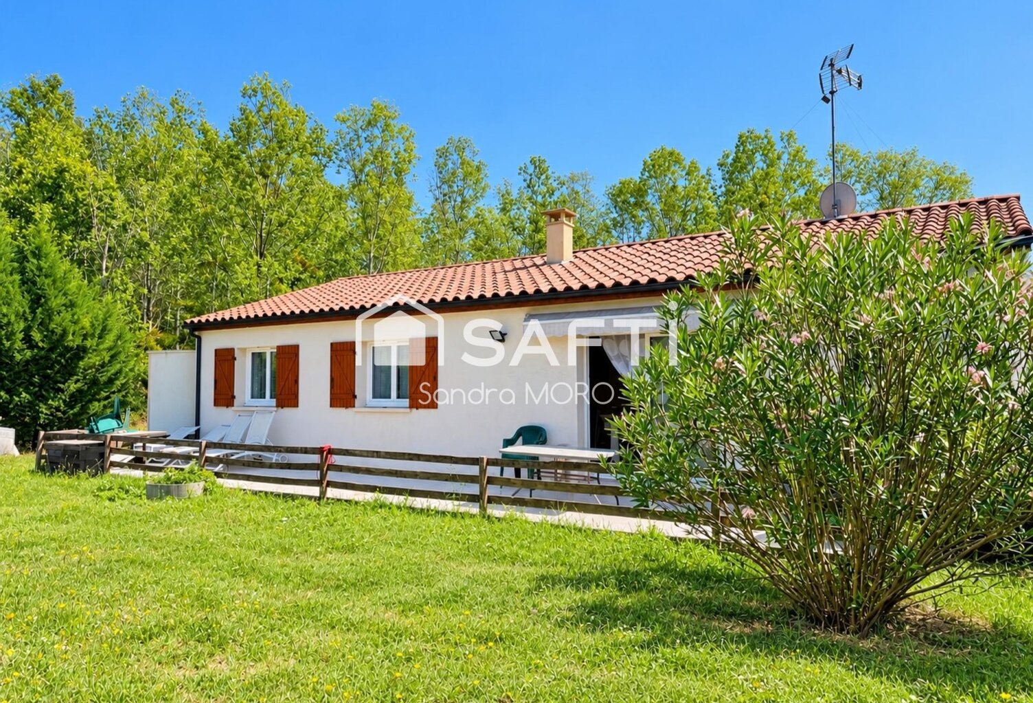 Maison de plain-pied  102 m²  3 chambres + bureau  Terrain de 857 m² — photo 1