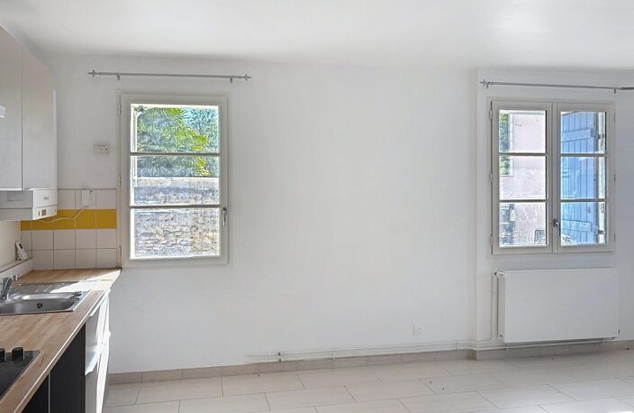 Triplex entièrement rénové et très lumineux — photo 3