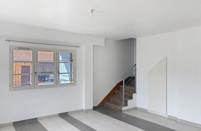 Triplex entièrement rénové et très lumineux — photo 4