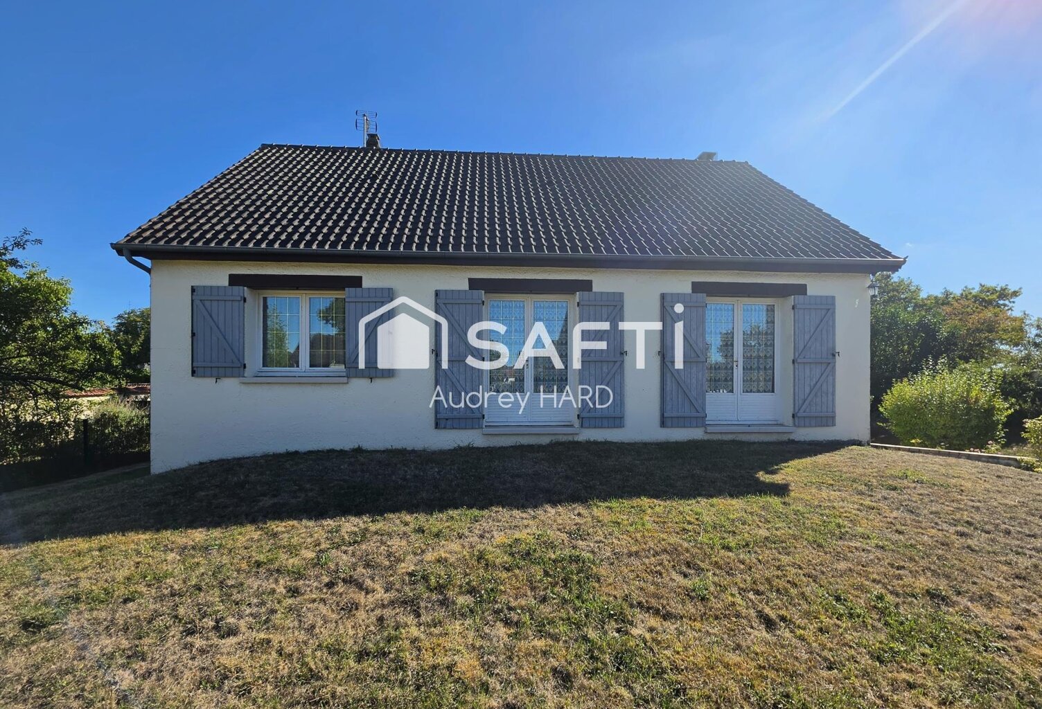 PLAIN-PIED  SOUS-SOL TOTAL  COMMERCES À PIED — photo 1