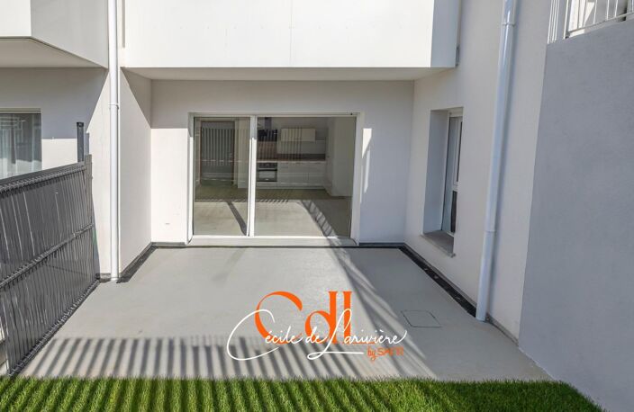 Investissement idéal, plein centre-ville et plein Sud avec terrasse et jardinet ! — photo 2