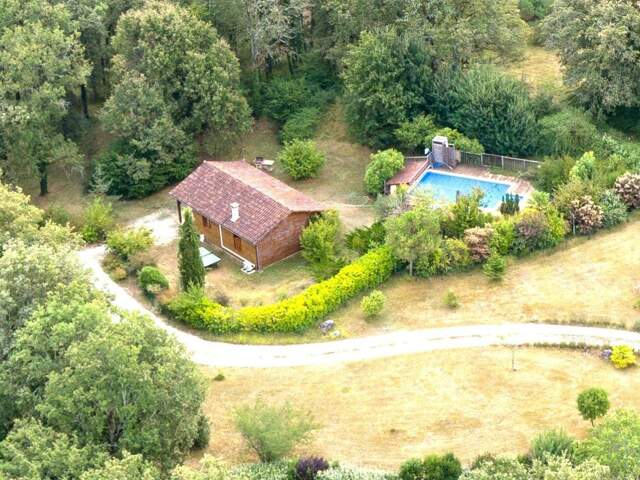 MAISON OSSATURE BOIS DANS SON ECRIN DE VERDURE — photo du bien