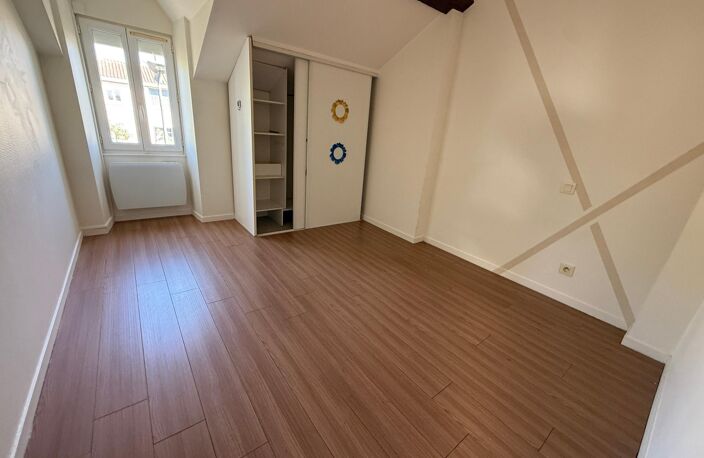 BEAU T3 LIBRE PROCHE CENTRE VILLE — photo 4
