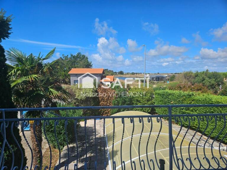 A deux pas de l'ocean, maison atypique de 217m²,5 grandes chambres, piscine et vue sur les marais: une maison aux multiples possibilités — photo 1