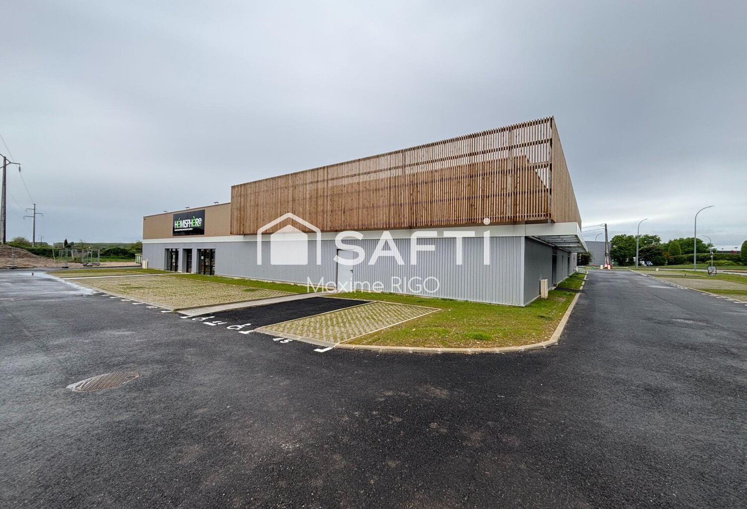 Local commercial neuf 307m² - FORTE VISIBILITÉ — photo 1