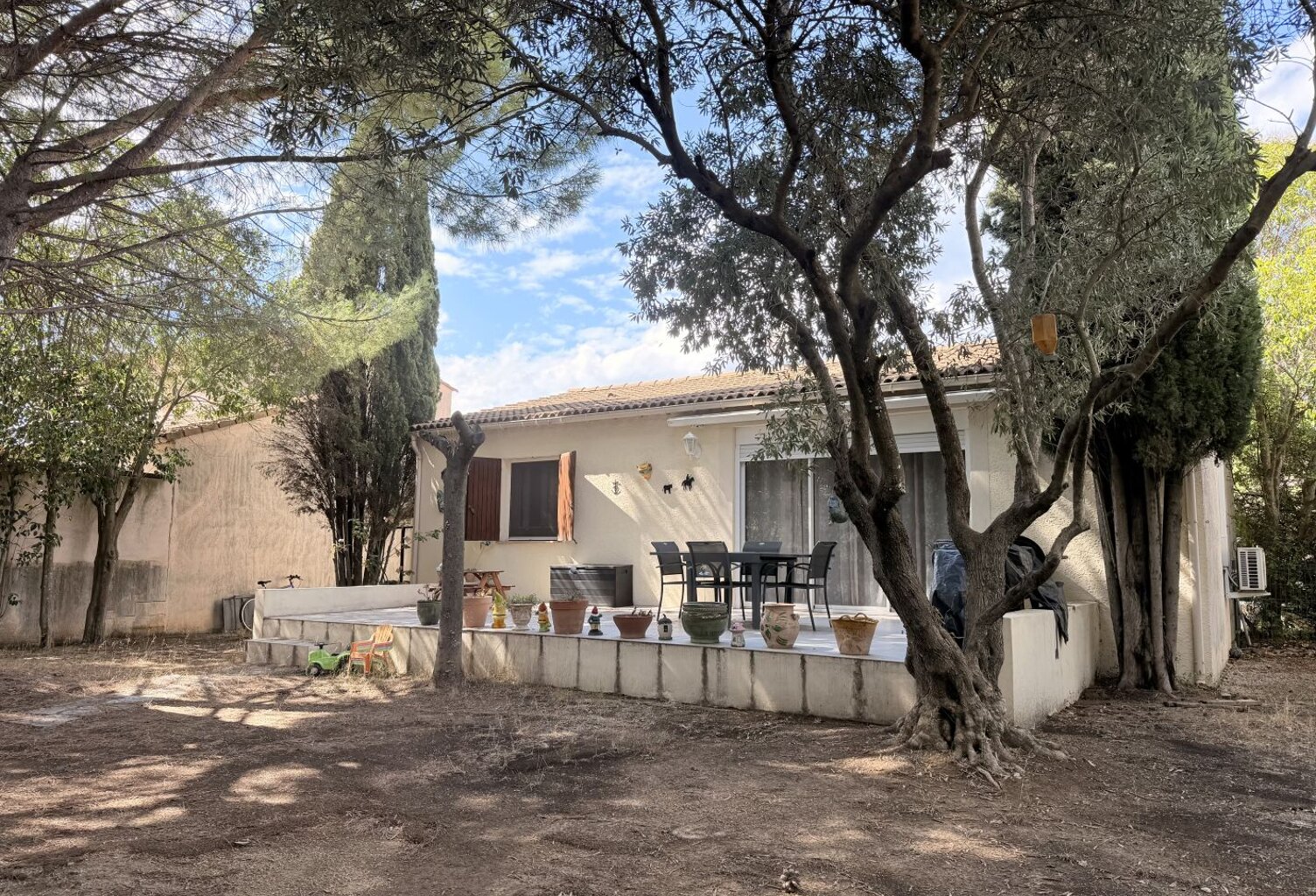 Villa EXTERIEUR GARAGE — photo 1