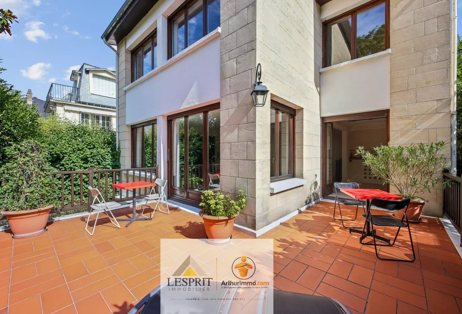 Maison d’architecte familiale avec jardin, terrasses et vue dégagée — photo 1