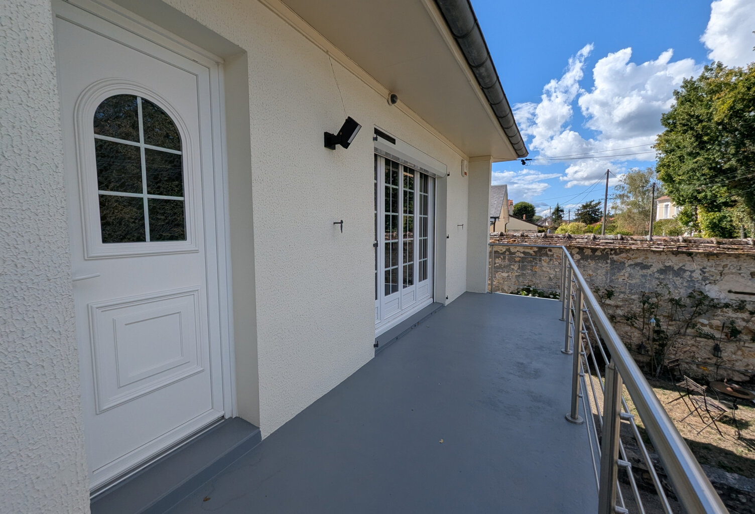 SOUS COMPROMIS. Maison entièrement rénovée   5 pièces   envi — photo 1