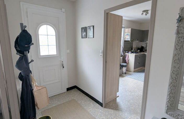 SOUS COMPROMIS. Maison entièrement rénovée   5 pièces   envi — photo 3