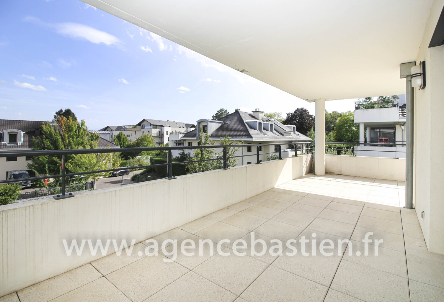 DIVONNE-LES-BAINS   Appartement 4 pièces 90,39 m2   Terrasse — photo 1