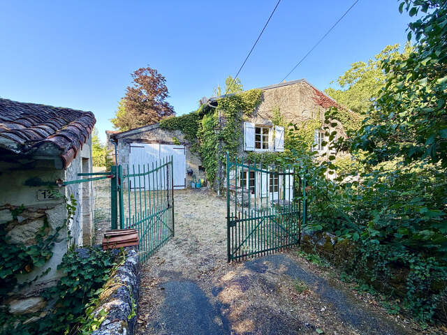 Valdivienne- Propriété T6 au calme avec 3800m2 de jardin et — photo du bien