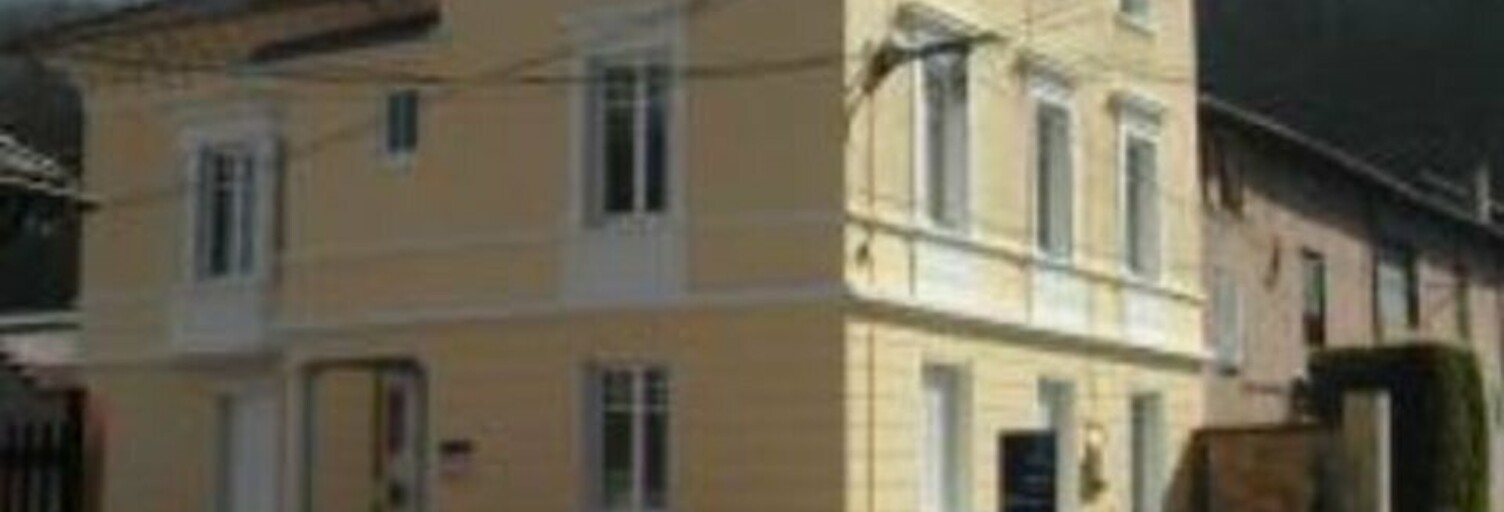 Bureau  422 m² à louer à Fleurieu-sur-Saône (69250)