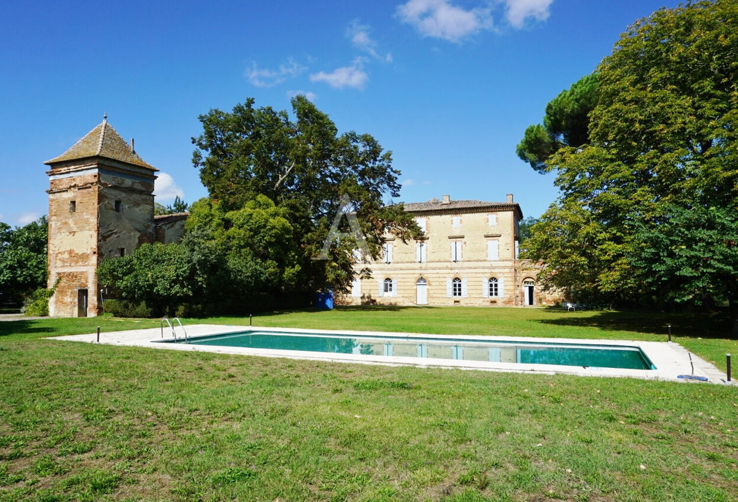 Château de la Tour à Mondonville 15 pièces 700 m² + dépendances sur 18366 m² de terrain — photo 1