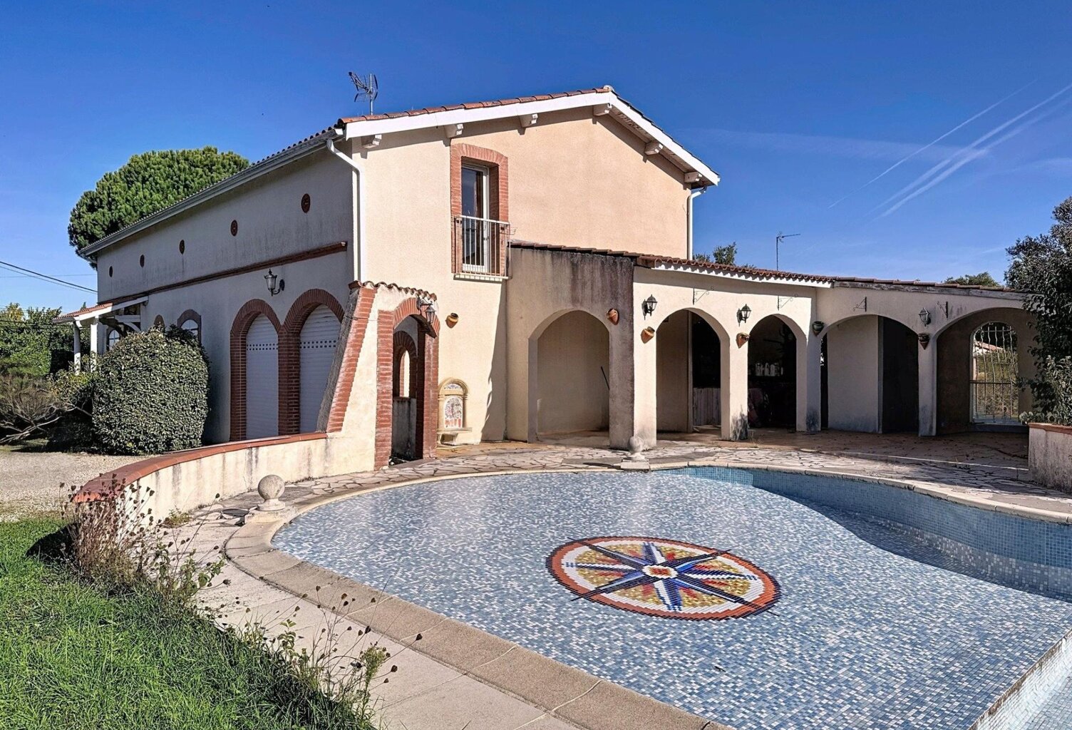 Maison de caractère avec piscine et terrasses — photo 1