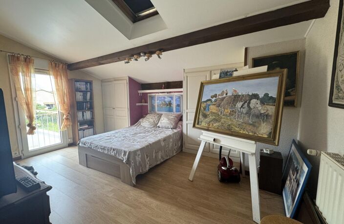 Maison de caractère avec piscine et terrasses — photo 2