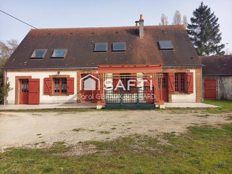 Maison de caractère avec double garage, combles aménageables et terrain. — photo 1