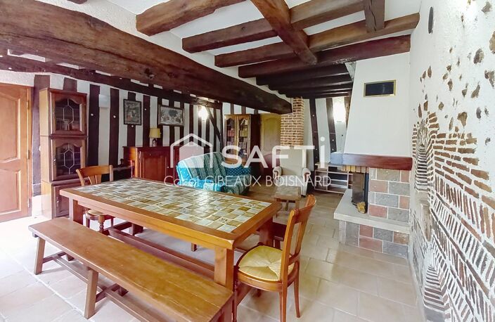 Maison de caractère avec double garage, combles aménageables et terrain. — photo 2
