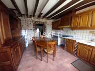 Maison de caractère avec double garage, combles aménageables et terrain. — photo 3