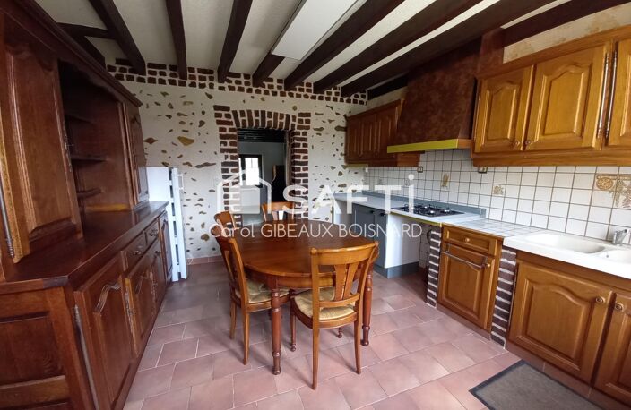 Maison de caractère avec double garage, combles aménageables et terrain. — photo 3