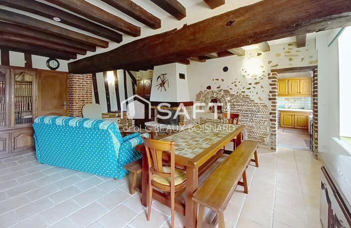 Maison de caractère avec double garage, combles aménageables et terrain. — photo 4