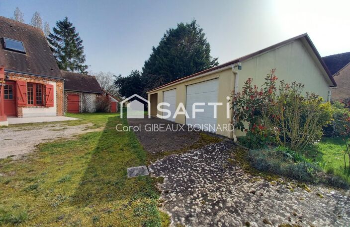 Maison de caractère avec double garage, combles aménageables et terrain. — photo 5