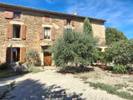 A vendre, à 2 pas du centre du village de Grillon, Maison de village avec jardin, piscine et garage! — photo 2