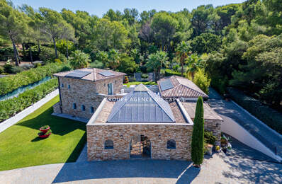 Villa de caractère, piscine chauffée et garage de 200 m² au coeur d'un parc de 5 000 m²  à Fréjus — photo du bien