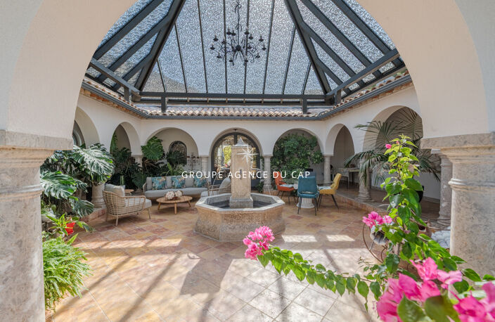 Villa de caractère, piscine chauffée et garage de 200 m² au coeur d'un parc de 5 000 m²  à Fréjus — photo 3