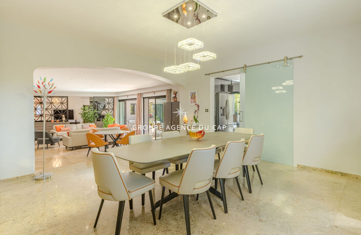 Villa de caractère, piscine chauffée et garage de 200 m² au coeur d'un parc de 5 000 m²  à Fréjus — photo 4