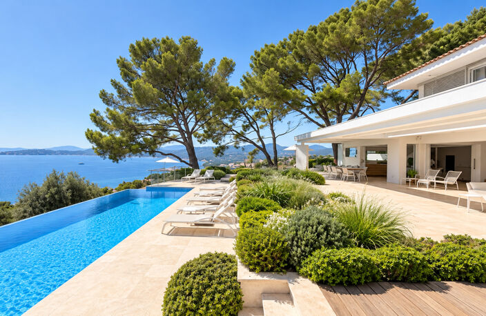 VUE MER PANORAMIQUE GOLFE DE ST TROPEZ PROPRIETE EXCEPTIONNELLE 6 CHAMBRES PISCINE TOUT A PIED — photo 2
