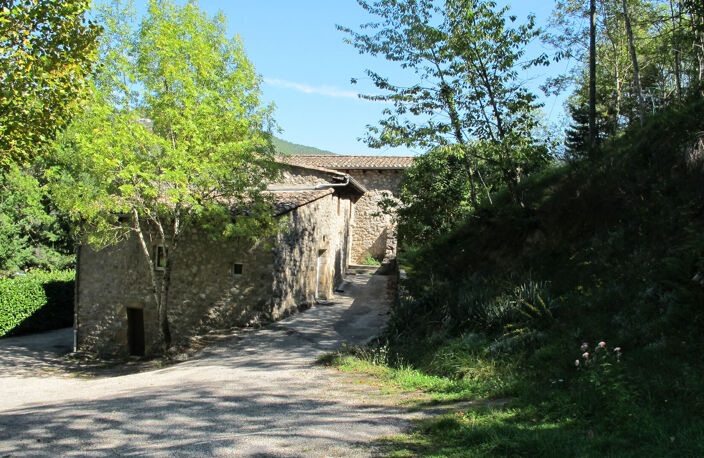 Ardèche : Vallée de l'Eyrieux Ensemble immobilier de 6 gîtes en pierre  sur un terrain de 705 m² — photo 3