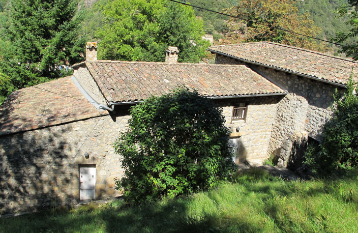 Ardèche : Vallée de l'Eyrieux Ensemble immobilier de 6 gîtes en pierre  sur un terrain de 705 m² — photo 4