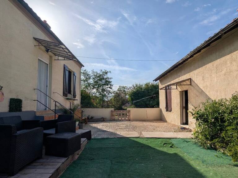Maison et dépendances — photo 1
