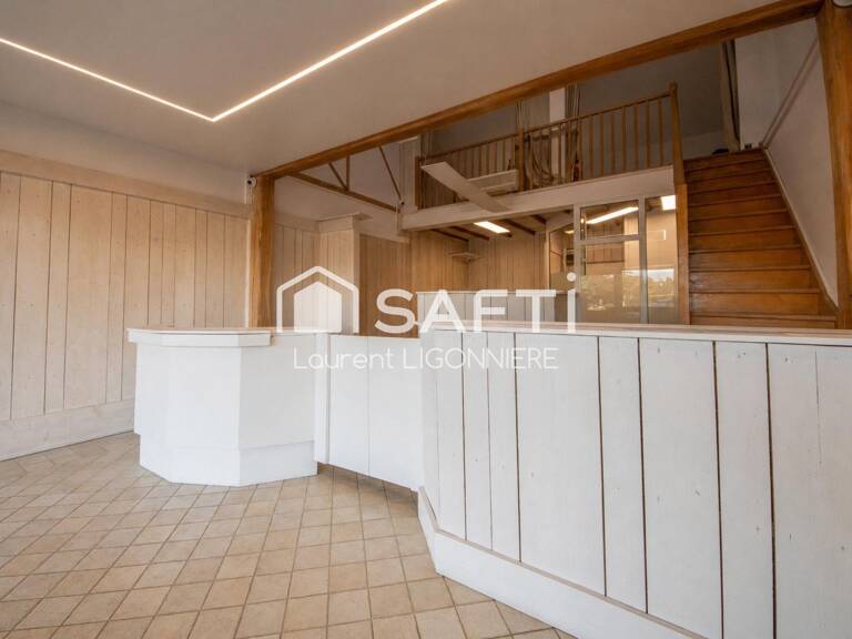 Boutique 56 m2 - Centre commercial Santeny — photo 1
