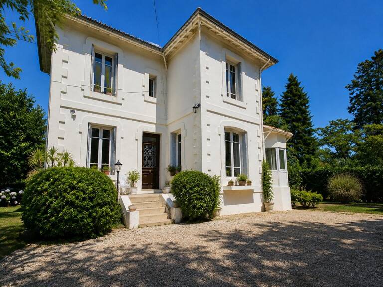 Un petit manoir au charme fou, entouré de verdure — photo 1