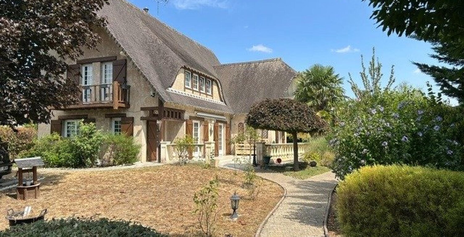 Magnifique maison familiale de caractère de 180M² avec piscine , idéalement située proche des écoles — photo 1