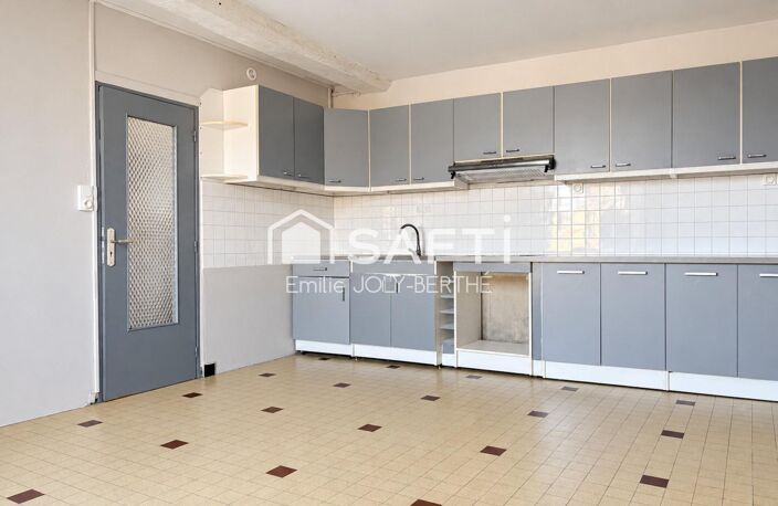Maison de bourg - 184 m² - A Restaurer En plein cœur de Viré-En-Champagne — photo 2