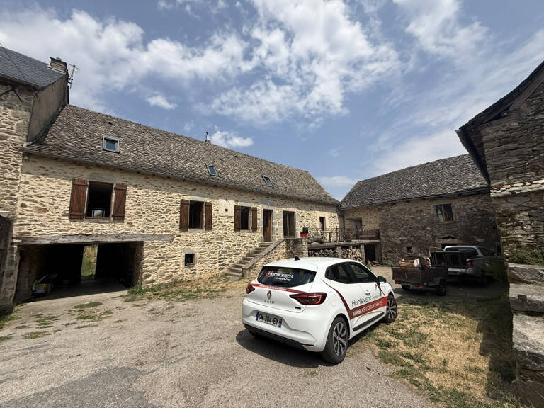 PREVINQUIERES : Maison en location meublée — photo 1