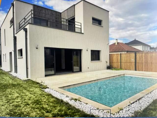 Maison contemporaine 6 pièces avec piscine — photo du bien