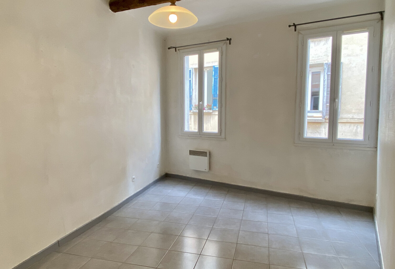 APPARTEMENT T2 VIDE CENTRE VILLE - Rue de la couronne — photo 1