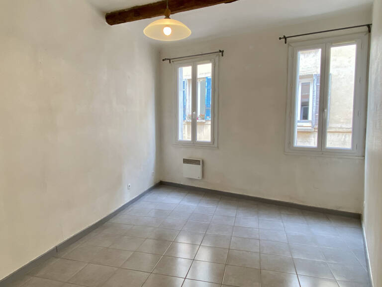 APPARTEMENT T2 VIDE CENTRE VILLE - Rue de la couronne — photo 1