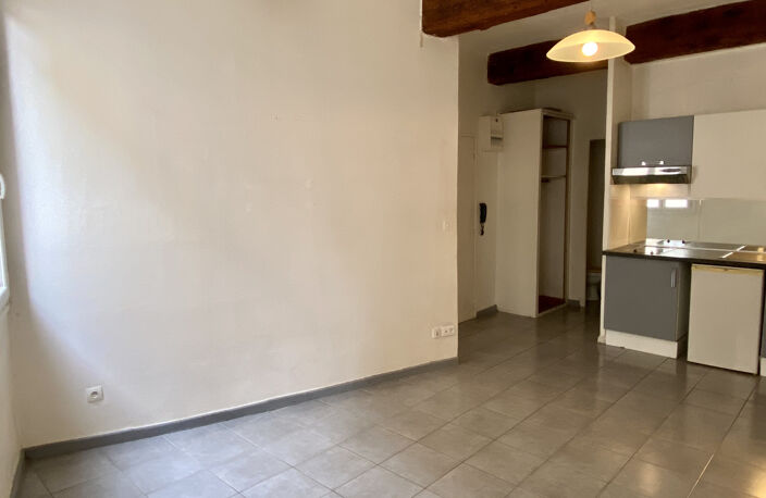 APPARTEMENT T2 VIDE CENTRE VILLE - Rue de la couronne — photo 2