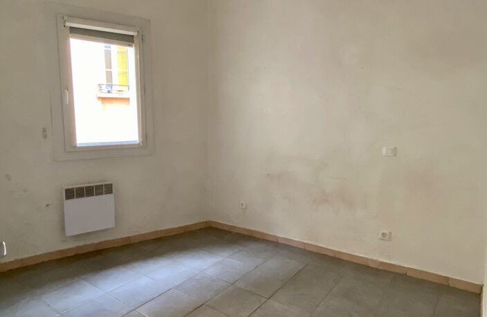 APPARTEMENT T2 VIDE CENTRE VILLE - Rue de la couronne — photo 4