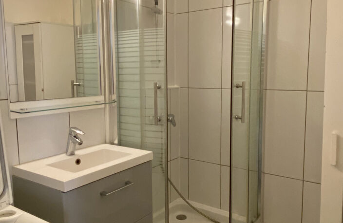 APPARTEMENT T2 VIDE CENTRE VILLE - Rue de la couronne — photo 5