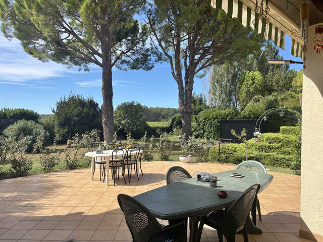 Maison de 150 m2, en campagne, 4 chambres, piscine et dépend — photo du bien