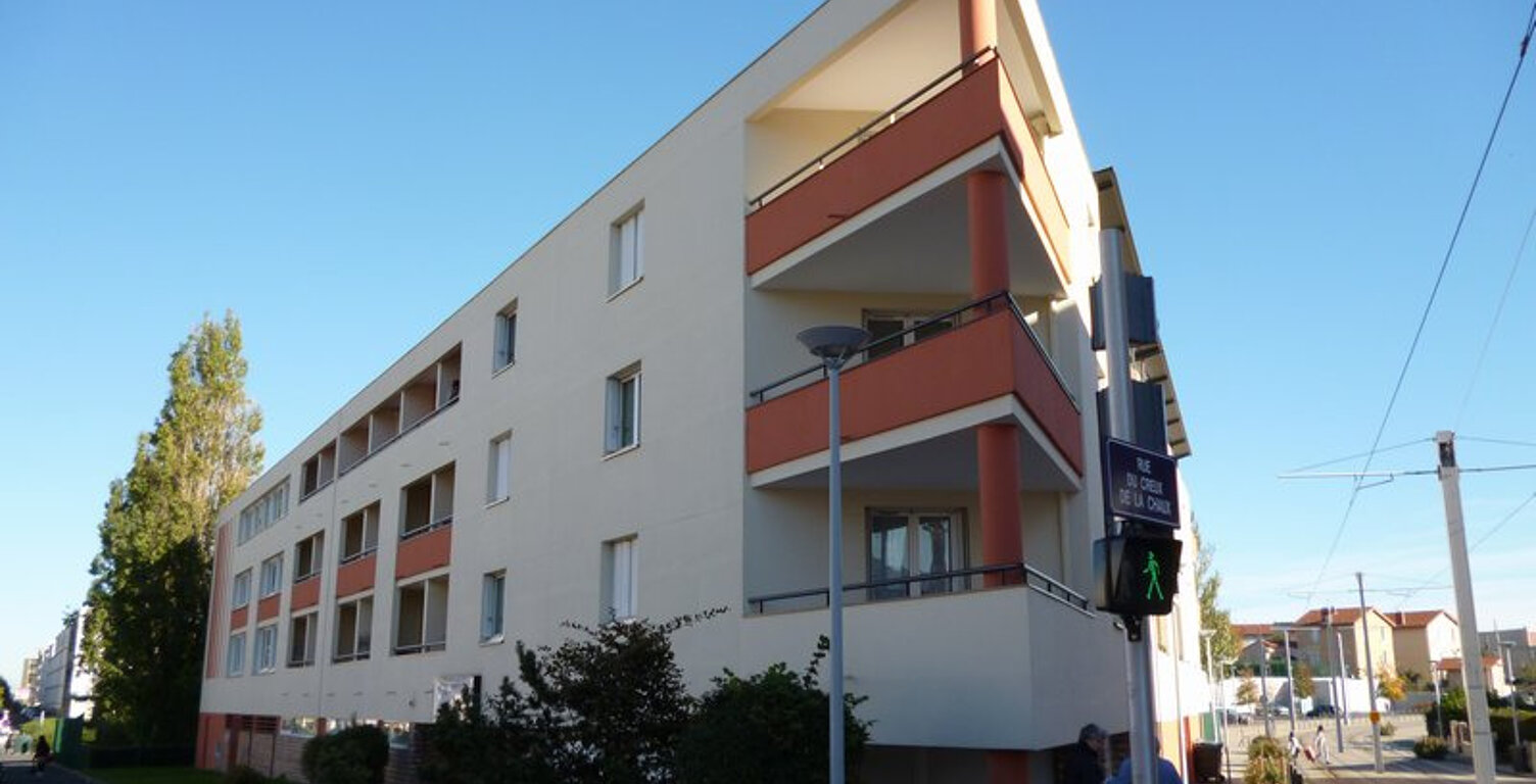 Studio - Balcon et stationnement - Cézeaux — photo 1