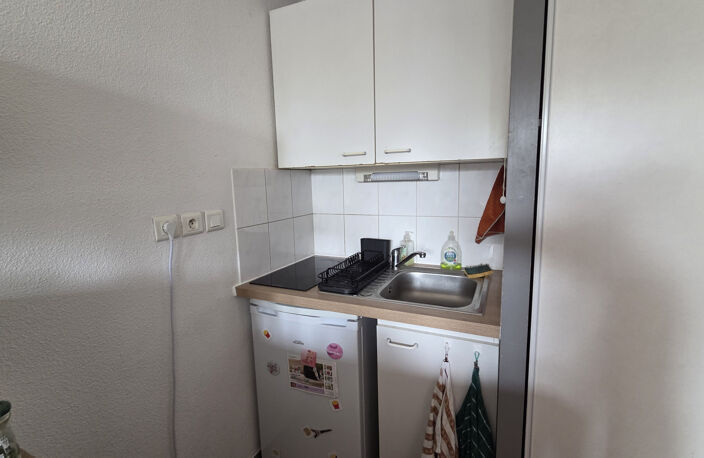 Studio - Balcon et stationnement - Cézeaux — photo 3